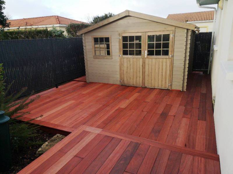 Terrasses bois dans le nord des landes